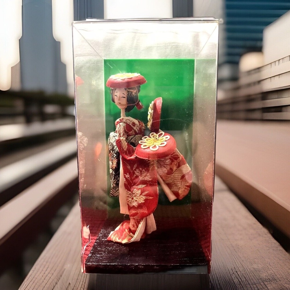 Vintage‎ Japanese Geisha Doll in Plastic Box JAPAN 1975 Wood And Fabric